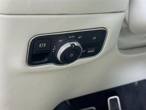 Q Satin Lunar White 2022 Aston Martin DBX AWD