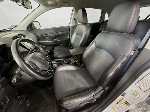 White Diamond 2024 Mitsubishi Outlander Sport SE