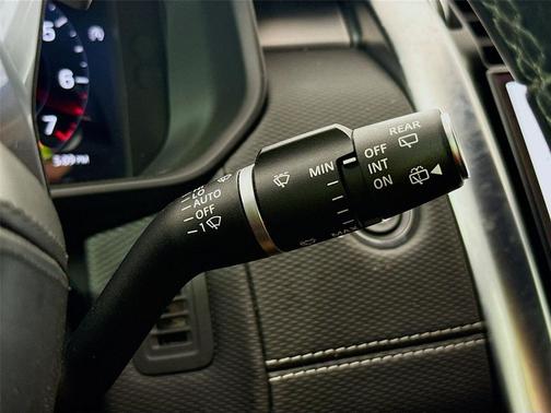 SILVER 2023 Land Rover Discovery P360 Metropolitan Edition