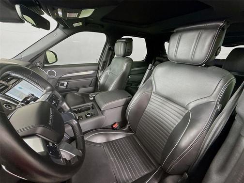 SILVER 2023 Land Rover Discovery P360 Metropolitan Edition