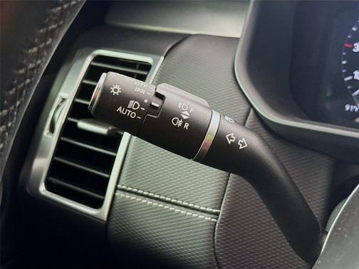 SILVER 2023 Land Rover Discovery P360 Metropolitan Edition