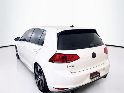 2016 Volkswagen Golf GTI 2.0T SE 4-Door