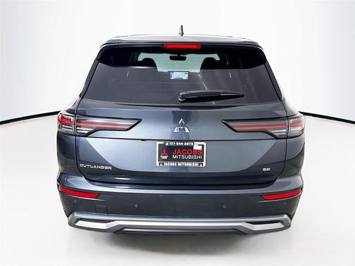 Graphite Gray 2026 Mitsubishi Outlander SE 1.5T 2WD