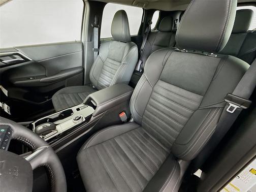 White Diamond 2026 Mitsubishi Outlander SE 1.5T 2WD