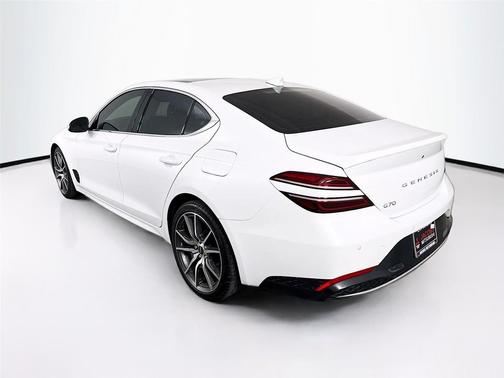 2022 Genesis G70 2.0T RWD