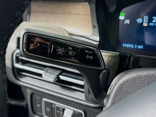 Infinite Black Metallic Clearcoat 2025 Lincoln Corsair Reserve