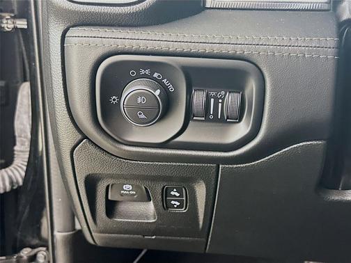 Diamond Black Crystal Pearlcoat 2024 RAM 1500 TRX