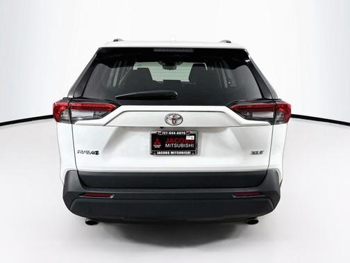 Ice Cap 2025 Toyota RAV4 XLE