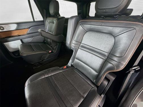 Chroma Caviar Dark Gray Metallic Clearcoat 2023 Lincoln Navigator Black Label