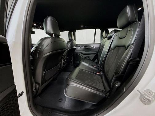 Bright White Clearcoat 2023 Jeep Grand Cherokee Altitude