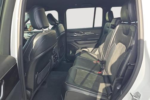 Bright White Clearcoat 2023 Jeep Grand Cherokee Altitude