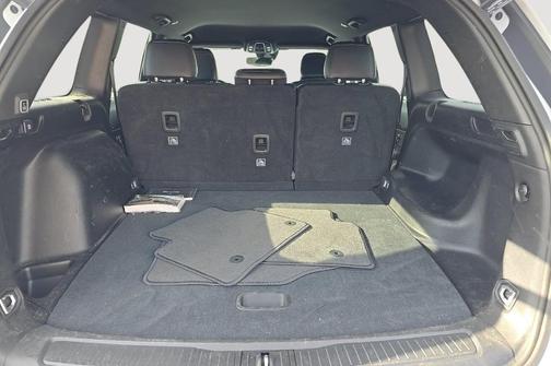 Bright White Clearcoat 2023 Jeep Grand Cherokee Altitude
