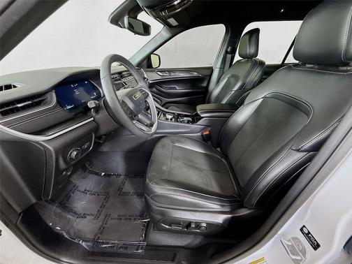 Bright White Clearcoat 2023 Jeep Grand Cherokee Altitude