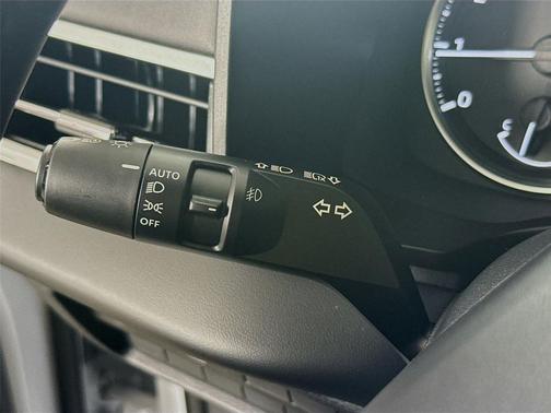White Diamond 2026 Mitsubishi Outlander SE