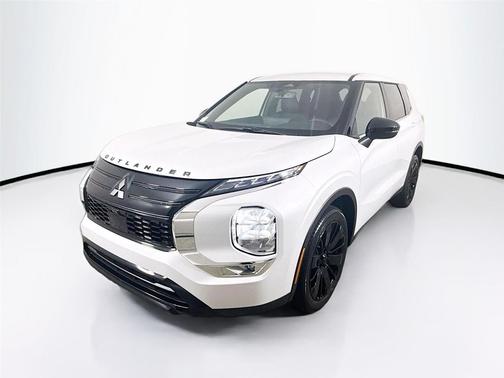 White Diamond 2026 Mitsubishi Outlander SE