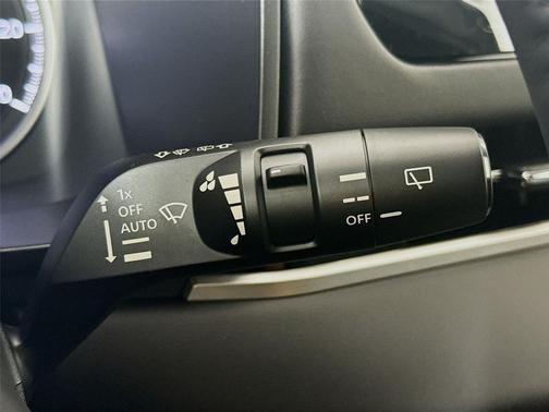 White Diamond 2026 Mitsubishi Outlander SE