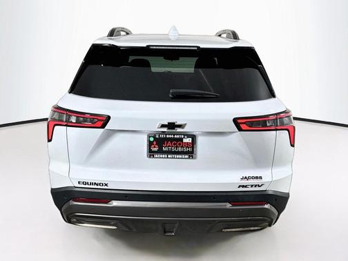 Polar White Tricoat 2026 Chevrolet Equinox FWD ACTIV