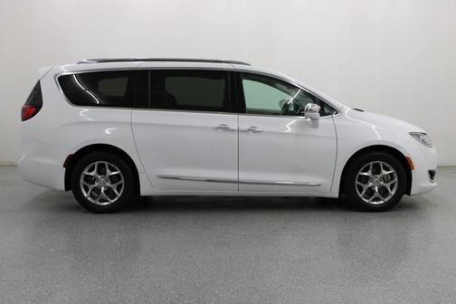 White 2018 Chrysler Pacifica Limited