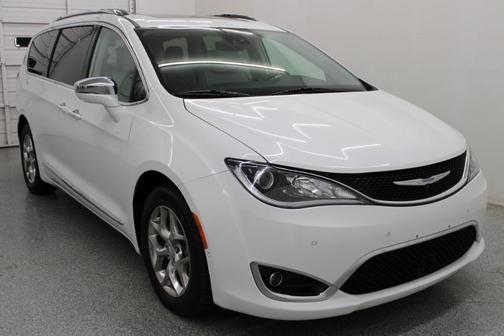 White 2018 Chrysler Pacifica Limited