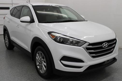 Dazzling White 2018 Hyundai TUCSON SE