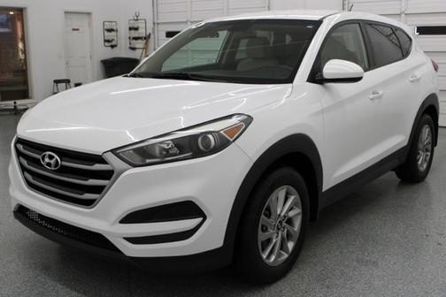 Dazzling White 2018 Hyundai TUCSON SE