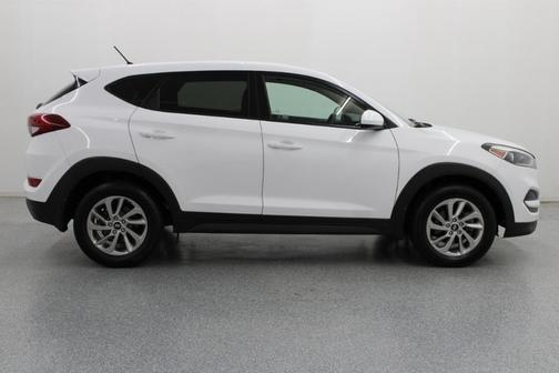 Dazzling White 2018 Hyundai TUCSON SE