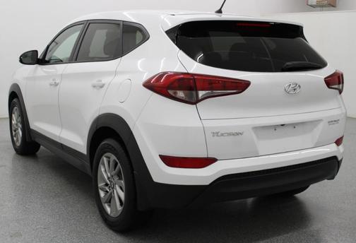 Dazzling White 2018 Hyundai TUCSON SE