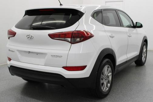Dazzling White 2018 Hyundai TUCSON SE
