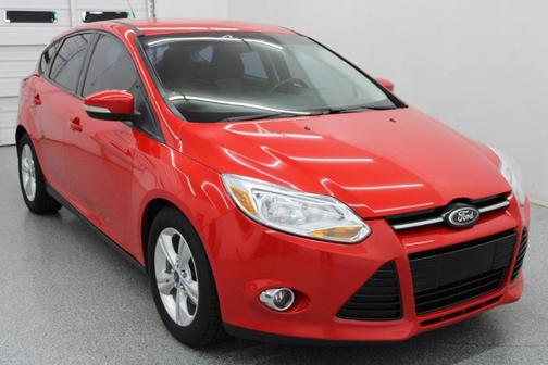 Red 2012 Ford Focus SE
