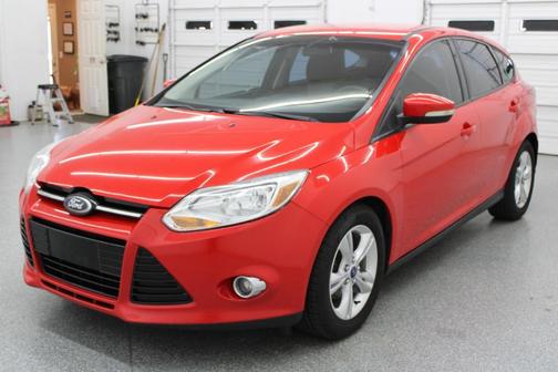 Red 2012 Ford Focus SE
