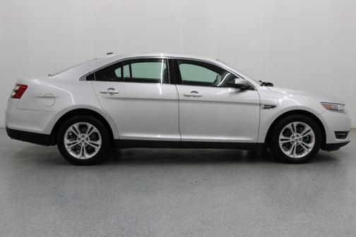 Silver 2018 Ford Taurus SEL