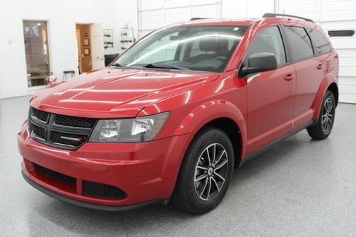 Red 2018 Dodge Journey SE