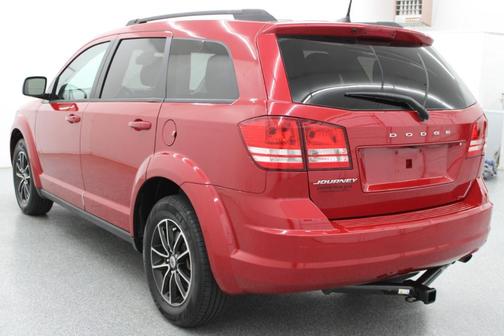 Red 2018 Dodge Journey SE
