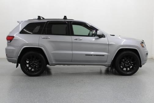 Silver 2019 Jeep Grand Cherokee Laredo