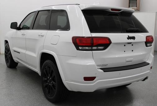 White 2019 Jeep Grand Cherokee Laredo