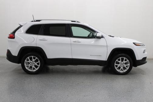 White 2018 Jeep Cherokee Latitude Plus