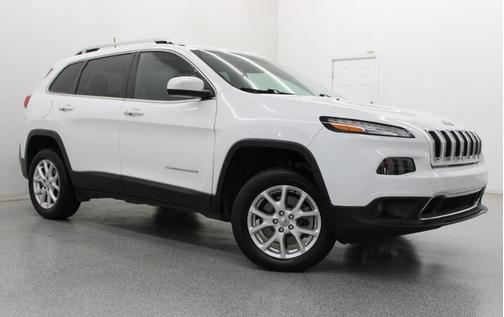 White 2018 Jeep Cherokee Latitude Plus