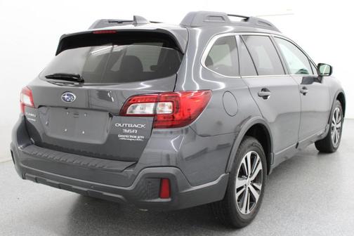 Magnetite Gray Metallic 2018 Subaru Outback 3.6R Limited