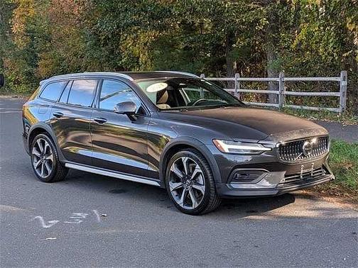 2024 Volvo V60 Cross Country B5 Ultimate