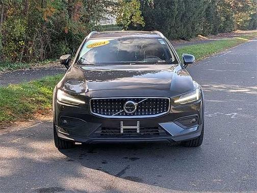 2024 Volvo V60 Cross Country B5 Ultimate