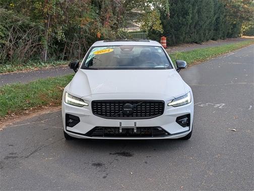 2024 Volvo S60 B5 Plus Black Edition