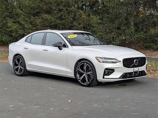 2024 Volvo S60 B5 Ultimate Dark