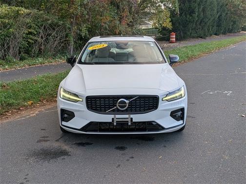 2024 Volvo S60 B5 Core Dark