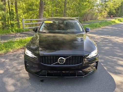 2024 Volvo S60 B5 Plus Dark