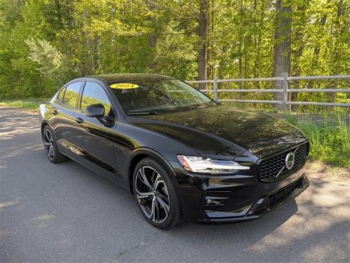 2024 Volvo S60 B5 Plus Dark