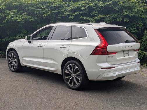 2022 Volvo XC60 B5 AWD Momentum