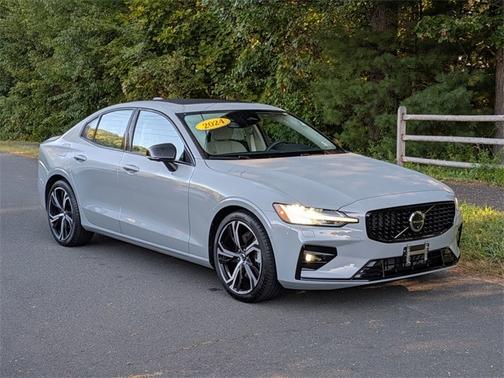 2024 Volvo S60 B5 Plus Dark