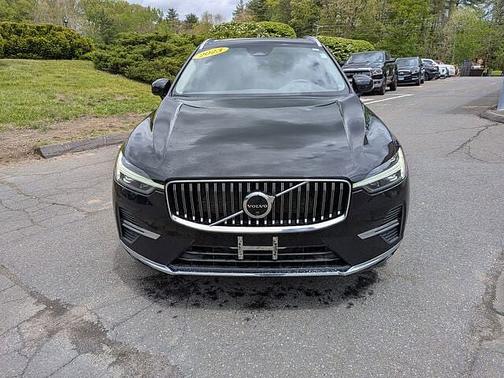 Onyx Black 2023 Volvo XC60 Plus