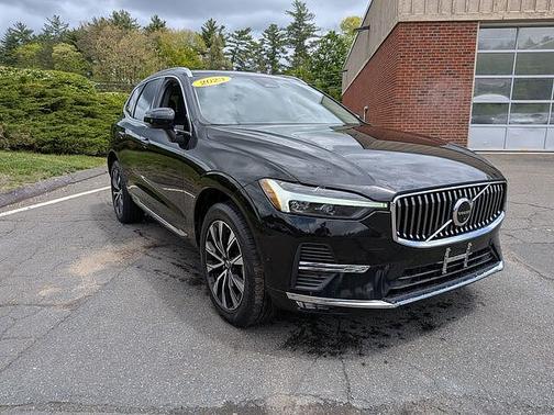 Onyx Black 2023 Volvo XC60 Plus