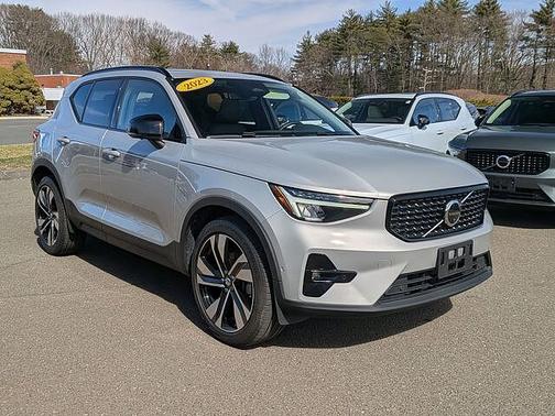 2023 Volvo XC40 Plus